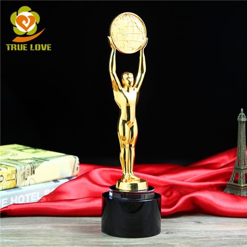 gold oscar trophie (2) gold oscar trophie (2)